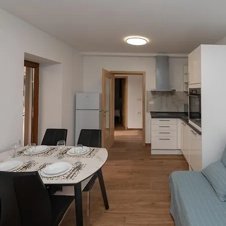 Apartma Oljka *