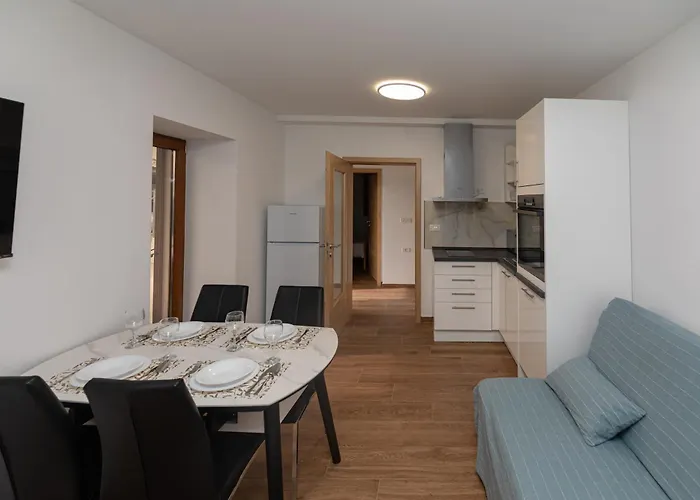 Apartma Oljka *